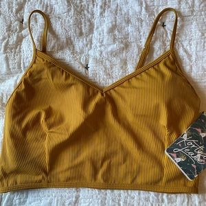 Medium KJ v’d crop BNWT